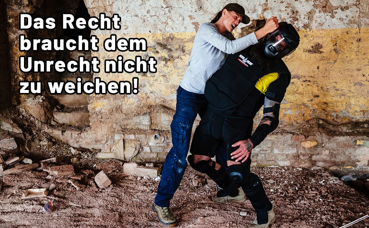 Realistische Selbstverteidigung Frau wehrt sich gegen Mann